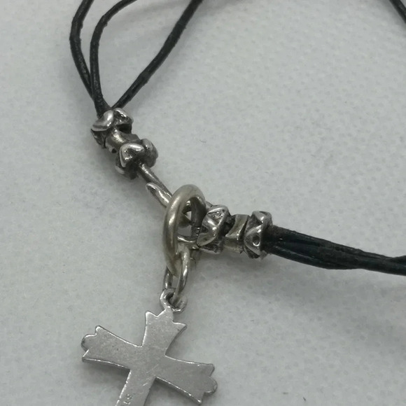 Sterling leather cross bracelet - Picture 3 of 4